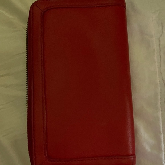 Tory Burch Bold Red Zip Around Wallet - Picture 3 of 6